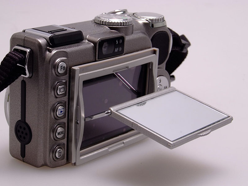 Illustration for article titled Etsumi Display Mirror Allows Compact Camera Photos at Extreme Angles